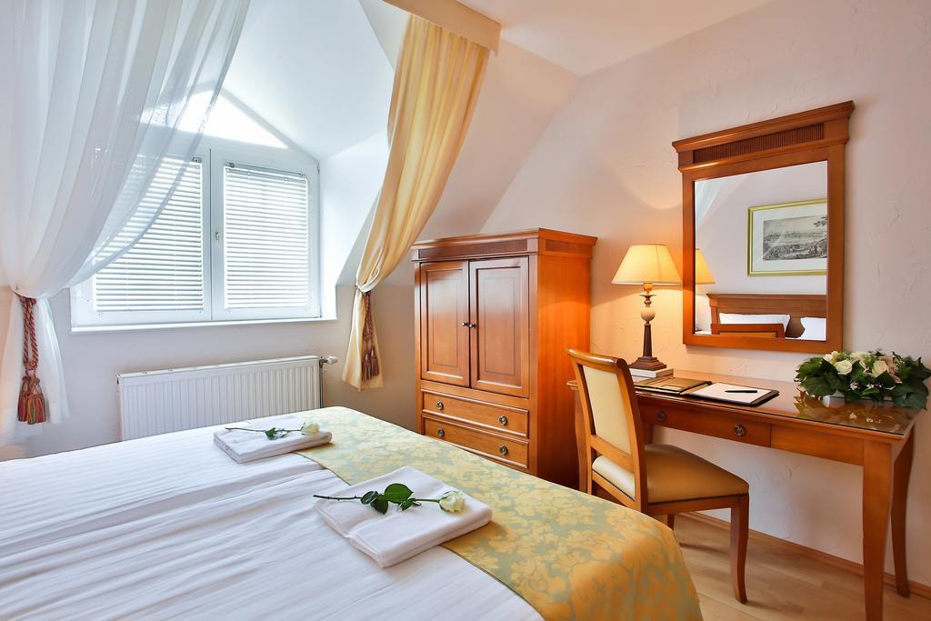 Hotel Rittinger Bonyhad Luaran gambar